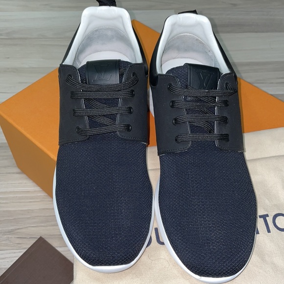 Louis Vuitton sneakers size 9 - Picture 3 of 6